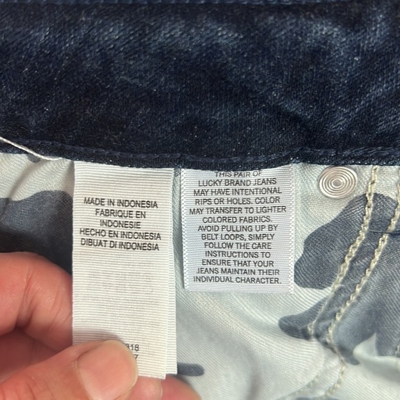 Lucky BRAND Dark Blue Wash Lolita Boot Mid-Rise Bootcut Jean Size 6/28 - Picture 14 of 16